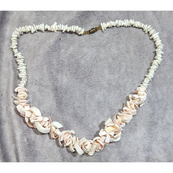 Vintage 70s Beachy Pink And White Shell Chip Beaded Necklace - Picture 6 of 6